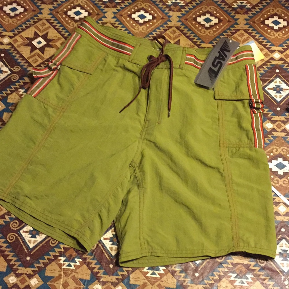 Vast men’s moss green shorts